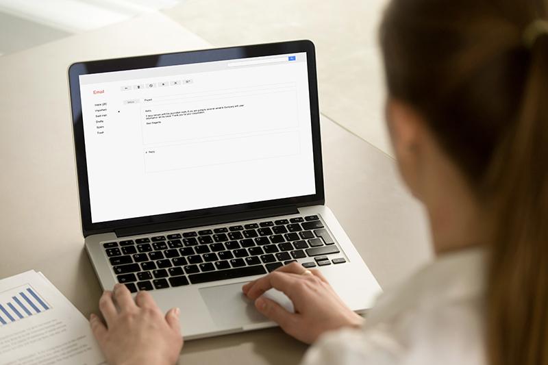 5 Tips to Stay Healthy at a Desk Job